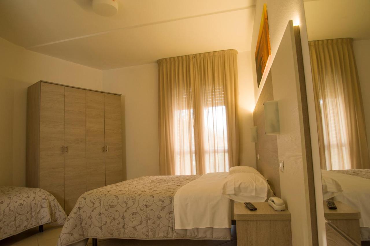 Hotel Villa Enea Cattolica Exterior photo